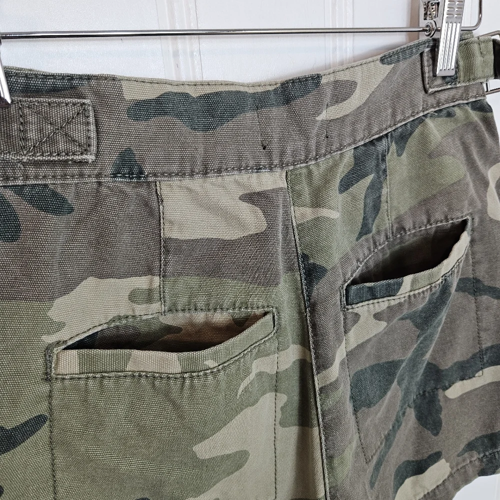 Topshop Green Camo Buckle Detail High Rise Utility Shorts Women’s Size 4 - Picture 5 of 12